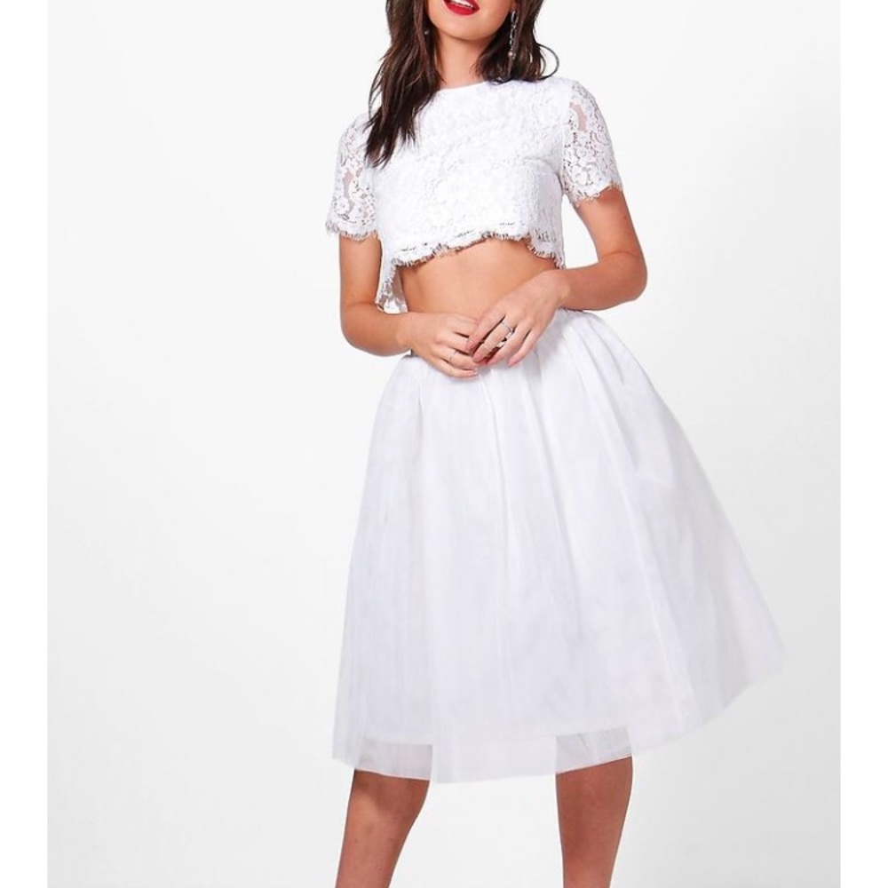 Co-ord skirt white set. Lace top & midi skirt